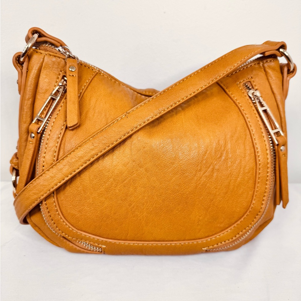 Elegant Tan Leather Shoulder Bag Double Front Zipper Pockets